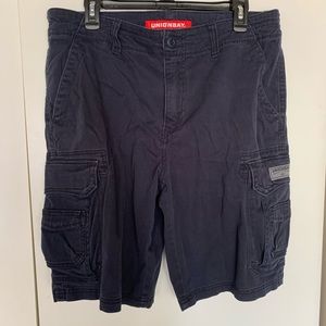 Men’s Union Bay cargo shorts - Size 34